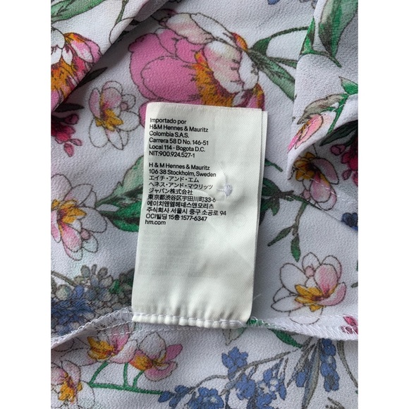 Size 4, H&M, white and floral sleeveless blouse - Picture 10 of 13